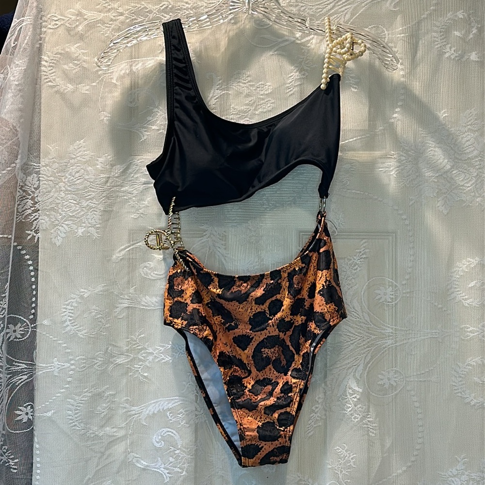 Cheetah Print One Shoulder Swim Suit - Size Medium - NWOT